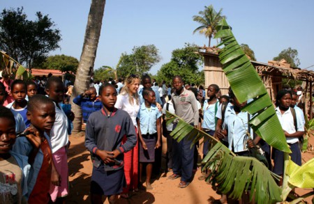 scolari della scuola di Dovela