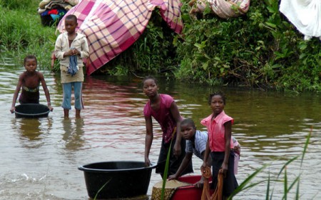 donne lavano i panni