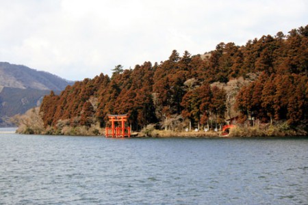 Lago Ashino-Ko e torii galleggiante