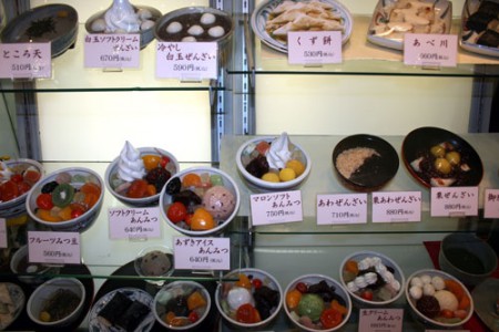 i piatti finti esposti nei ristoranti