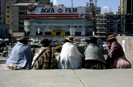 La Paz - campesinos in  Plaza de los Héroes