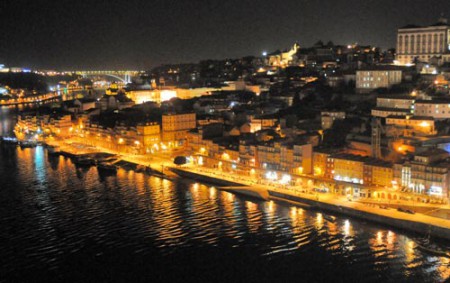Oporto quartiere Ribeira di notte