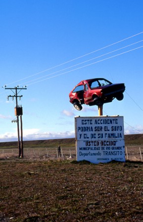 esplicativi cartelli a guidare con prudenza - Patagonia