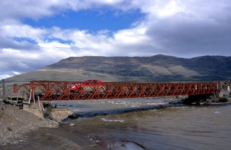 ponte sul fiume presso El Calafate