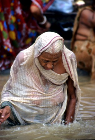 abluzioni nel Gange - Varanasi