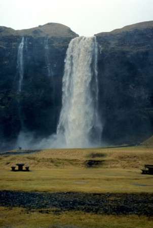 cascata di Seljalandsfoss 