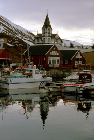 Husavik - porto e chiesa