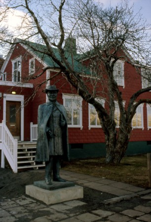 Akureyri - statua di Nonni