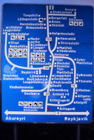 complicato cartello stradale