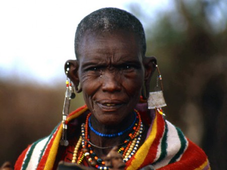 anziana donna masai