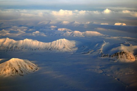 il profilarsi delle isole Svalbard (74° N.) - veduta aerea