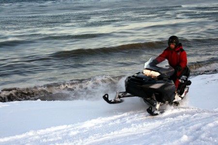 Svalbard - spettacolare passaggio con motoslitta all'Isfjorden