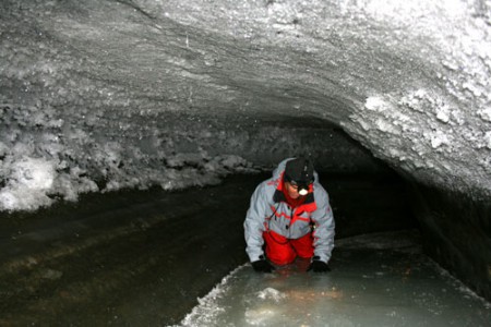 Svalbard - Mavi all'interno della grotta di ghiaccio