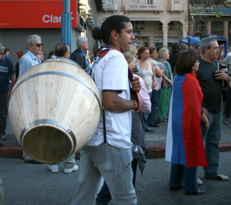 candombe (tipico tamburo uruguayano)