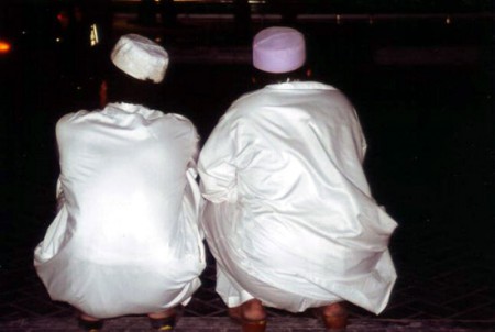 Doha - modo di sedere degli uomini