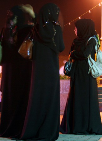 Doha - giovani donne con il velo