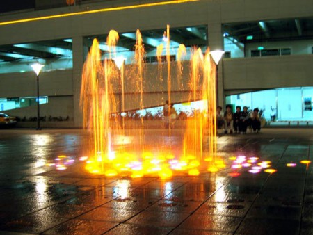 fontana all'ngresso del Taipei 101