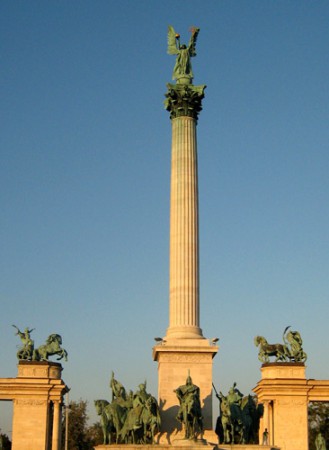 monumento di piazza degli eroi - Budapest