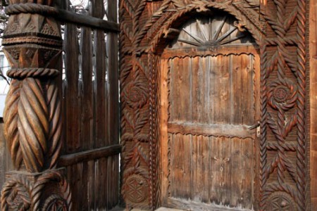 portone in legno - Budesti - Surdesti