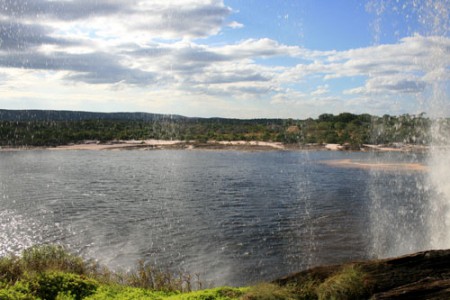 sentiero sotto il salto Hacha - Canaiama