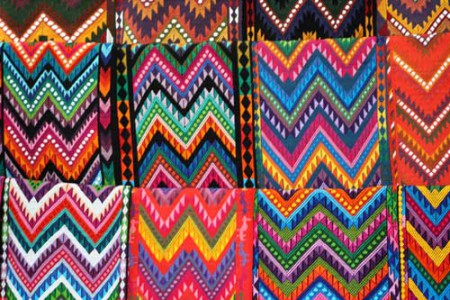 Chichicastenango - bancarella di tessuti