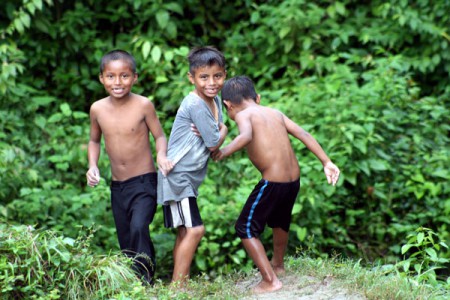 incontro con bambini in strada