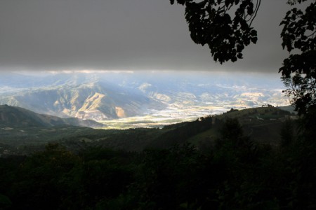salendo al vulcano Pacaya 2.552 mt.