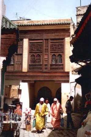 una tipica via del souk di Meknes