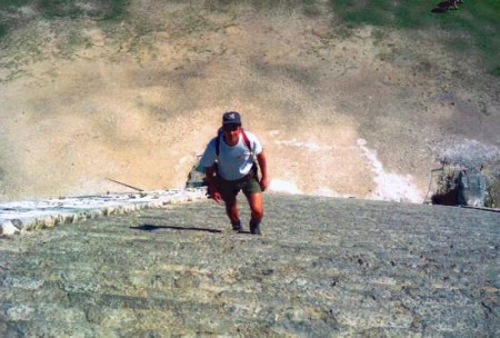 Adri sale sulla Piramide di Chichén Itzá