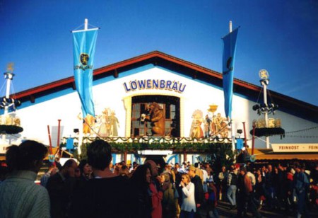 il padiglione della birra Lowenbrau - Oktoberfest