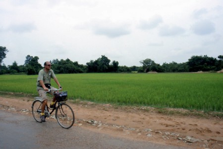 Adri in bici ad Angkor