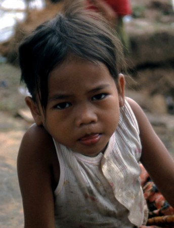 bambina presso Angkor