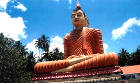 Wewurukkanala Vihara buddha alto 50 mt.