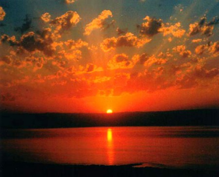 tramonto sul Mar Morto, il luogo più basso del mondo (-427 mt)