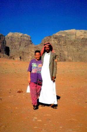 Mavi insieme alla nostra guida nel deserto del Wadi Rum