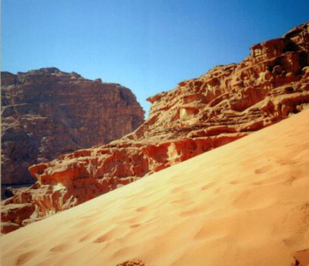 sabbia e roccia - deserto del Wadi Rum
