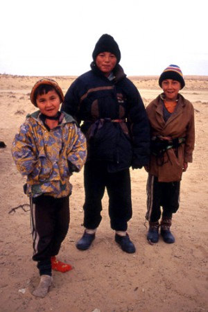 giovani presso Oasi di Darvaza