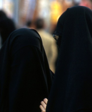 donne con il burqa (il velo integrale)