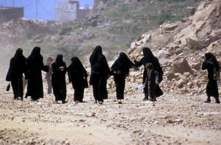 donne con il burqa - Al-Mahwit