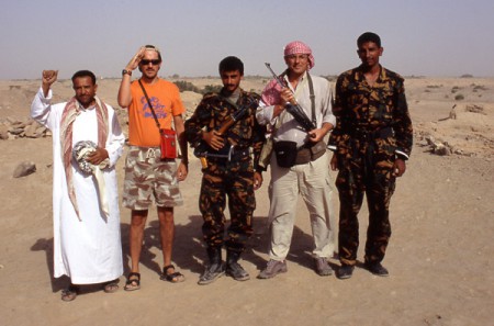 Mohamed, Cece e Adri con la scorta armata