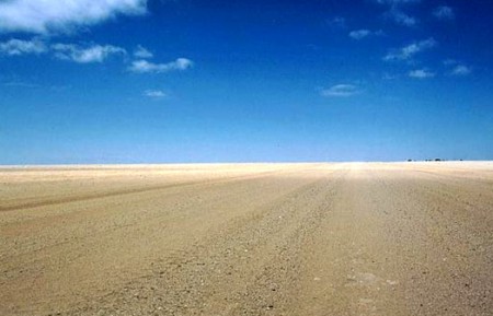 strada che costeggia la Skeleton Coast