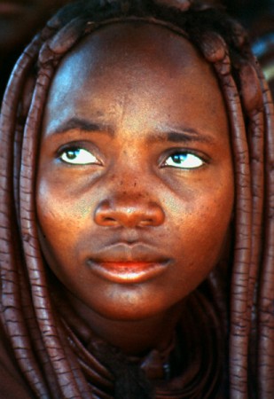 ragazza di etnia himba