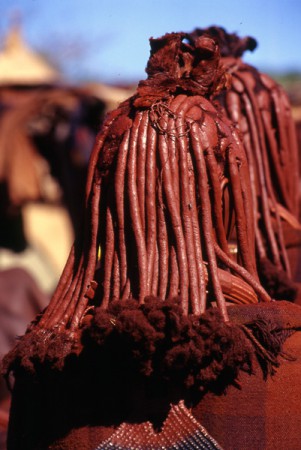 tipica capigliatura delle donne himba