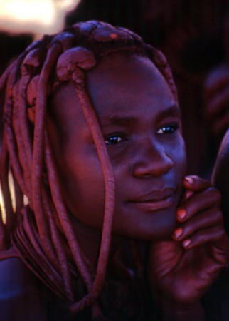 ragazza di etnia himba