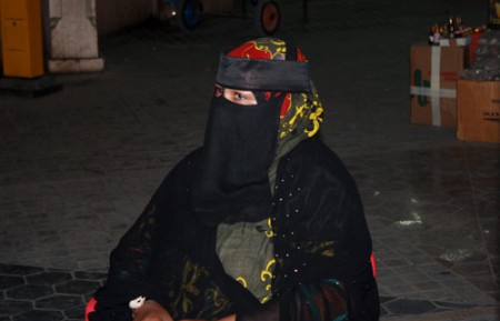 Muscat - donna con maschera